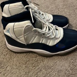 Used Jordan 11 navy blue size 11